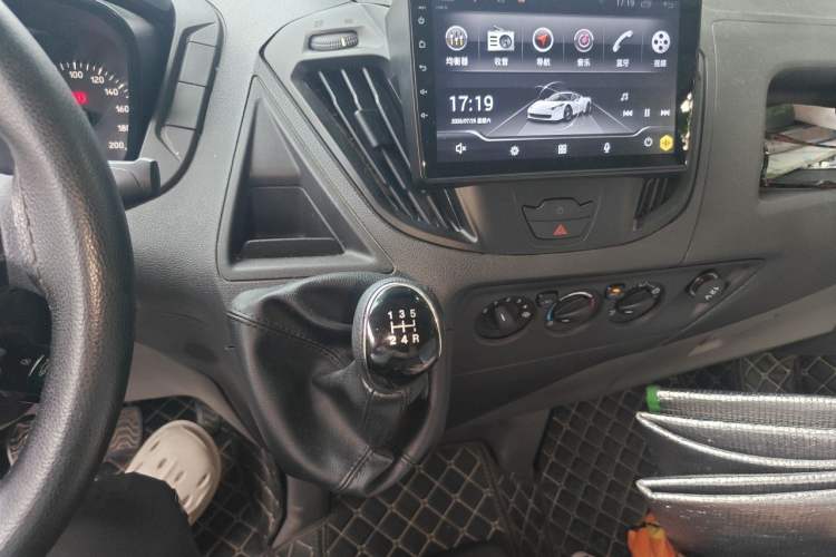 Used Ford Transit 2019 2.0T Diesel Multi-Purpose Commercial Vehicle Mid-Drive Mid-Roof 6-Seater China VI Standard Gear Lever