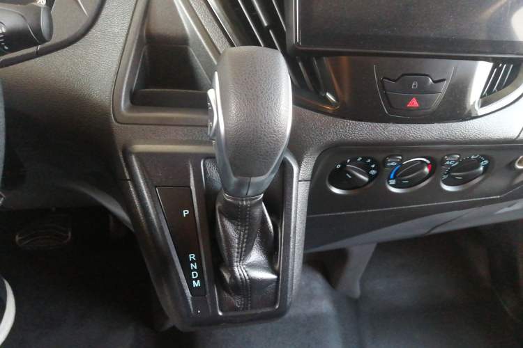 Used Ford Transit 2019 2.0T Gasoline Automatic Multi-Function Commercial Vehicle Mid-Roof 6-Seater China VI Standard Gear Lever