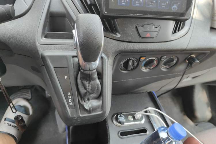 Used Ford Transit 2019 2.0T Gasoline Automatic Multi-Function Commercial Vehicle Mid-Roof 6-Seater China VI Standard Gear Lever