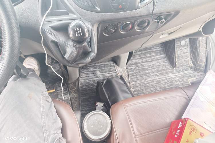 Used Ford Transit 2019 2.0T Diesel Multi-Purpose Commercial Vehicle Mid-Drive Mid-Roof 6-Seater China VI Standard Gear Lever