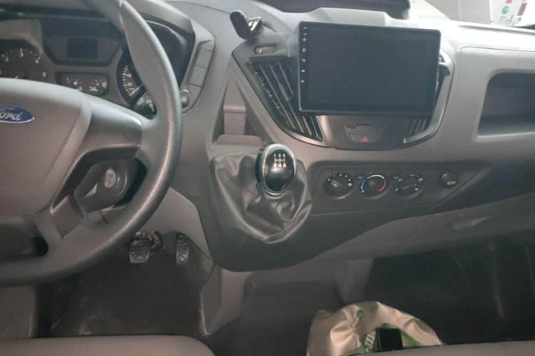 Used Ford Transit 2019 2.0T Diesel Multi-Purpose Commercial Vehicle Mid-Drive Mid-Roof 6-Seater China VI Standard Gear Lever