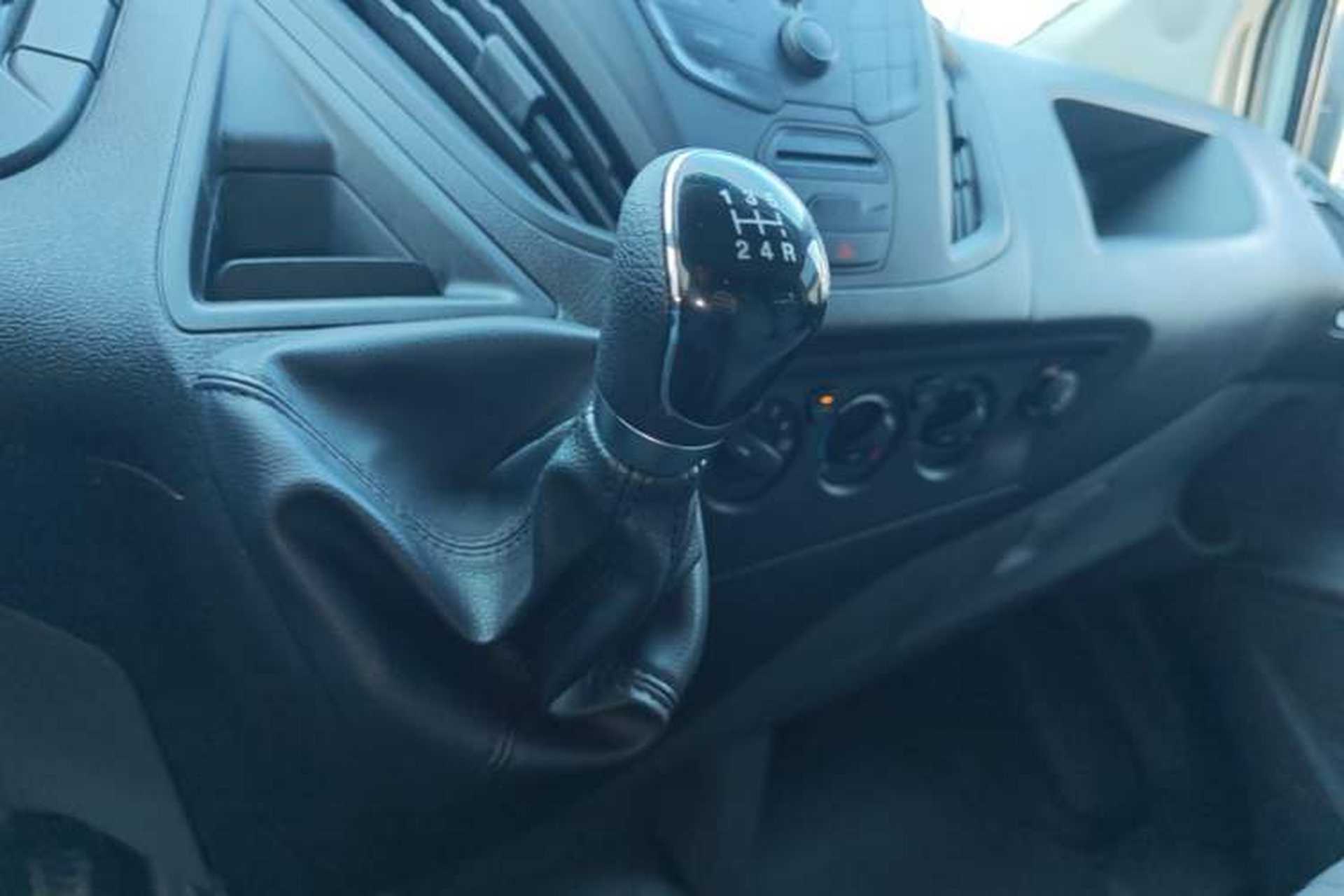 Used Ford Transit 2019 2.0T Diesel Multi-Purpose Commercial Vehicle Mid-Drive Mid-Roof 6-Seater China VI Standard Gear Lever