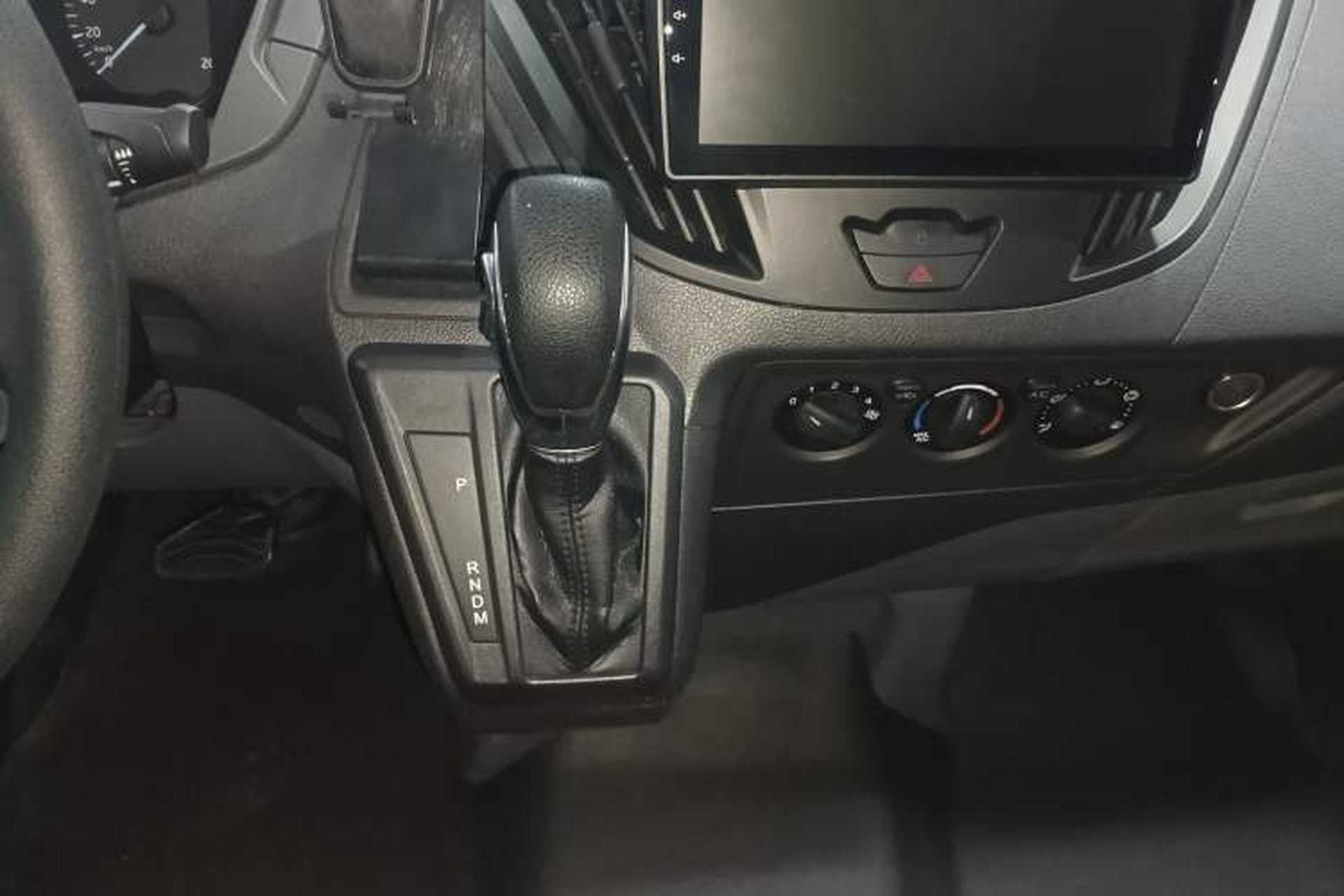 Used Ford Transit 2019 2.0T Gasoline Automatic Multi-Function Commercial Vehicle Short Wheelbase Low Roof 6-Seater China VI Standard Gear Lever
