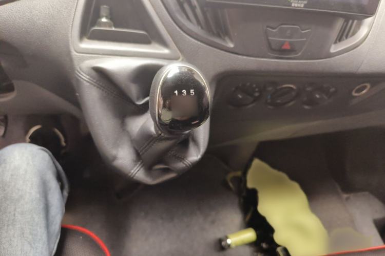 Used Ford Transit 2019 2.0T Diesel Multi-Purpose Commercial Vehicle Mid-Drive Mid-Roof 6-Seater China VI Standard Gear Lever
