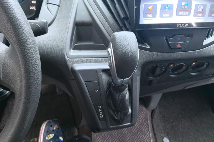 Used Ford Transit 2019 2.0T Gasoline Automatic Business & Travel Version Mid-Drive Mid-Roof 8-Seater China VI Standard Gear Lever