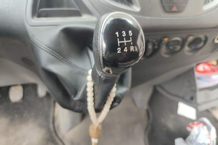 Used Ford Transit 2019 2.0T Diesel Multi-Purpose Commercial Vehicle Mid-Drive Mid-Roof 6-Seater China VI Standard Gear Lever