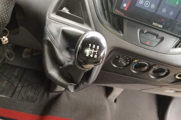 Used Ford Transit 2019 2.0T Diesel Multi-Purpose Commercial Vehicle Mid-Drive Mid-Roof 6-Seater China VI Standard Gear Lever