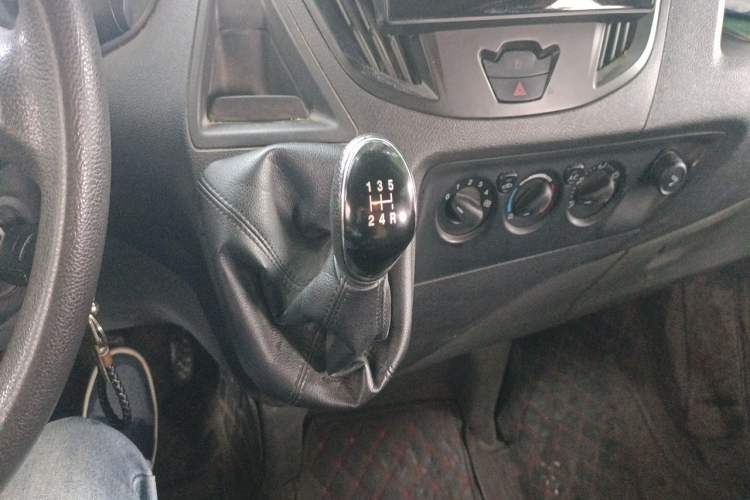 Used Ford Transit 2019 2.0T Diesel Multi-Purpose Commercial Vehicle Mid-Drive Mid-Roof 6-Seater China VI Standard Gear Lever