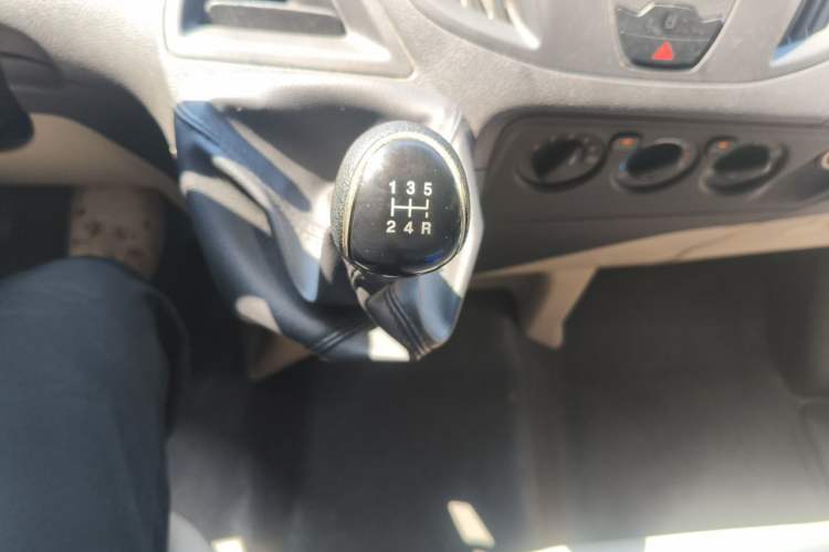 Used Ford Transit 2019 2.0T Diesel Commercial & Travel Short Wheelbase Low-Roof 9-Seater China VI Gear Lever
