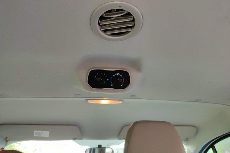 Used Ford Transit 2019 2.0T Diesel Commercial & Travel Short Wheelbase Low-Roof 9-Seater China VI Headliner