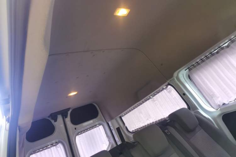 Used Ford Transit 2019 2.0T Diesel Multi-Purpose Commercial Vehicle Mid-Drive Mid-Roof 6-Seater China VI Standard Headliner