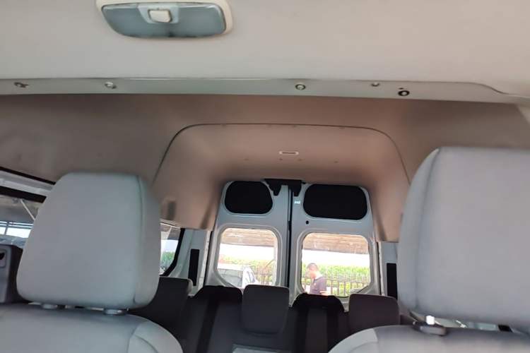 Used Ford Transit 2019 2.0T Diesel Multi-Purpose Commercial Vehicle Short Wheelbase Mid-Roof Design 6-Seater China VI Standard Headliner