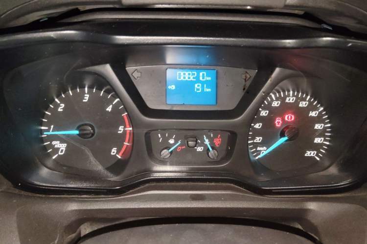 Used Ford Transit 2019 2.0T Diesel Multi-Purpose Commercial Vehicle Mid-Drive Mid-Roof 6-Seater China VI Standard Instrument Cluster