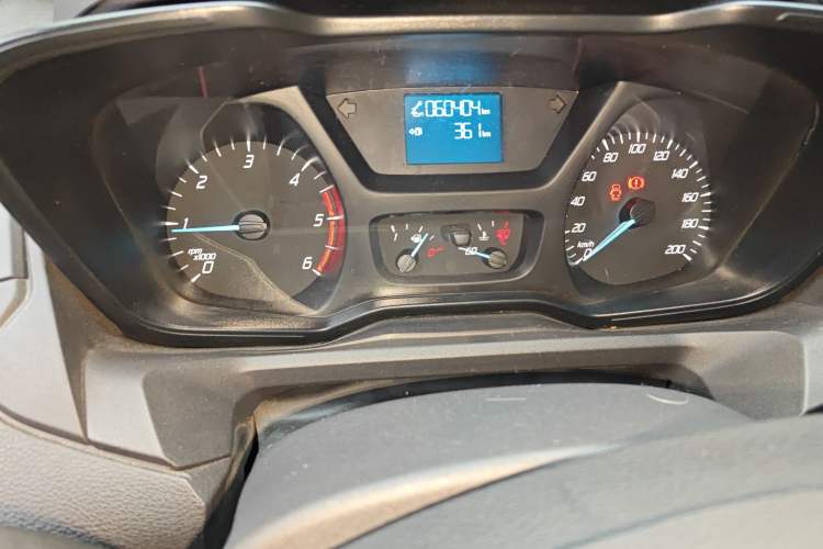 Used Ford Transit 2019 2.0T Diesel Multi-Purpose Commercial Vehicle Short Wheelbase Low Roof 6-Seater China VI Standard Instrument Cluster