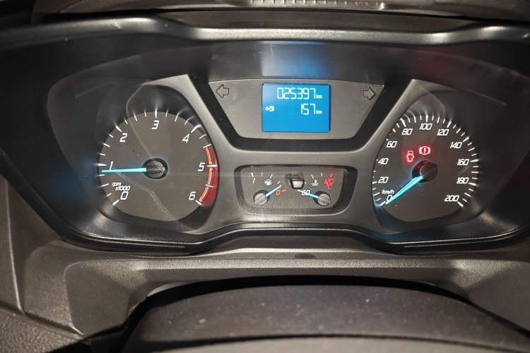 Used Ford Transit 2019 2.0T Gasoline Multi-Purpose Commercial Vehicle Short Wheelbase Low Roof 6-Seater China VI Standard Instrument Cluster
