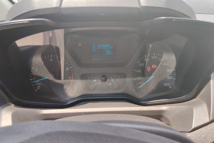 Used Ford Transit 2019 2.0T Gasoline Van Mid-axle Mid-roof 3-Seater China VI Standard Instrument Cluster