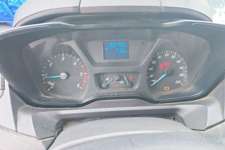 Used Ford Transit 2019 2.0T Diesel Multi-Purpose Commercial Vehicle Short Wheelbase Mid-Roof Design 6-Seater China VI Standard Instrument Cluster