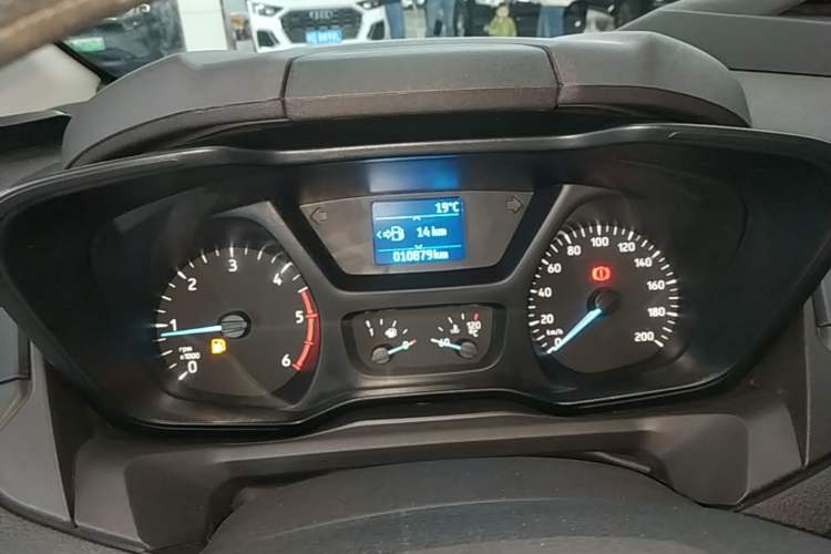 Used Ford Transit 2019 2.0T Diesel Multi-Purpose Commercial Vehicle Mid-Drive Mid-Roof 6-Seater China VI Standard Instrument Cluster