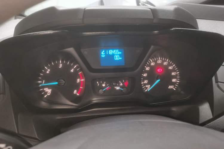 Used Ford Transit 2019 2.0T Diesel Van Mid-Chassis Mid-Roof 3-Seater China VI Standard Instrument Cluster