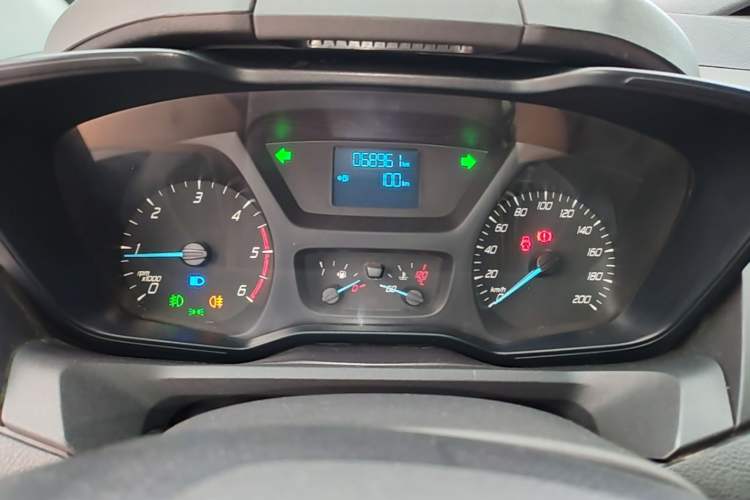Used Ford Transit 2019 2.0T Diesel Multi-Purpose Commercial Vehicle Short Wheelbase Mid-Roof Design 6-Seater China VI Standard Instrument Cluster