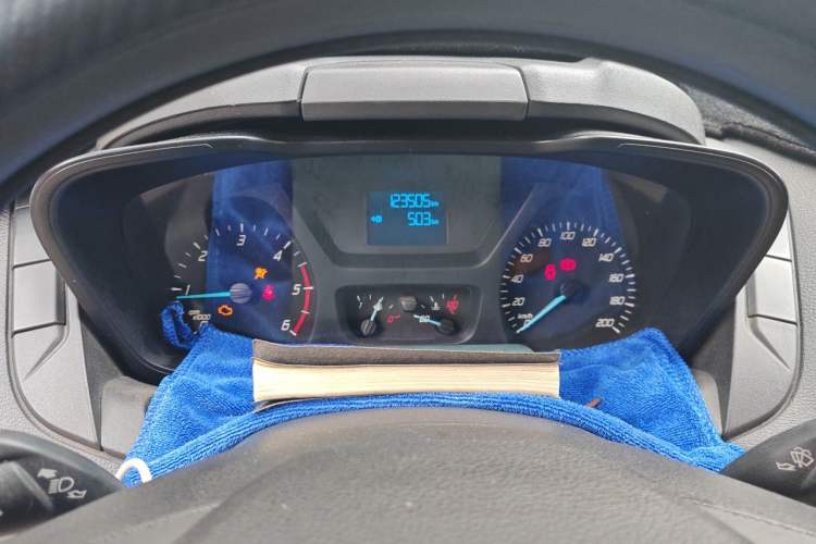 Used Ford Transit 2019 2.0T Diesel Business & Travel Mid-Drive Mid-Roof 8-Seater China VI Standard Instrument Cluster