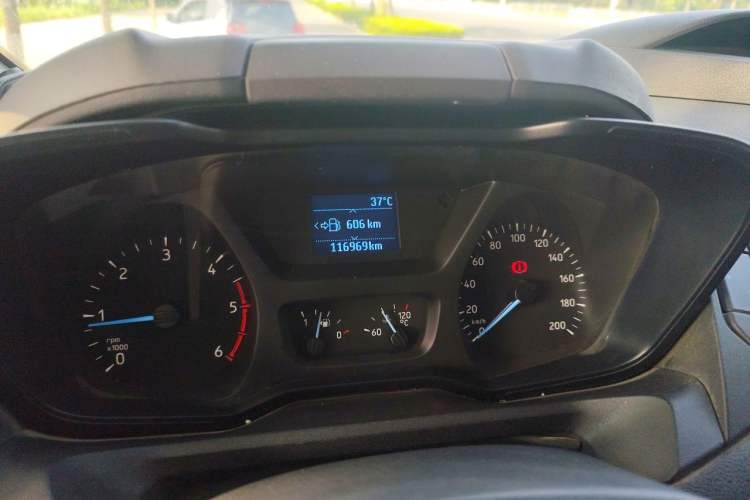 Used Ford Transit 2019 2.0T Diesel Multi-Purpose Commercial Vehicle Mid-Drive Mid-Roof 6-Seater China VI Standard Instrument Cluster