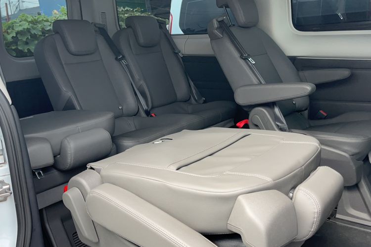 Used Ford Transit 2019 2.0T Diesel Business & Travel Mid-Drive Mid-Roof 7-Seater China VI Standard Interior 1