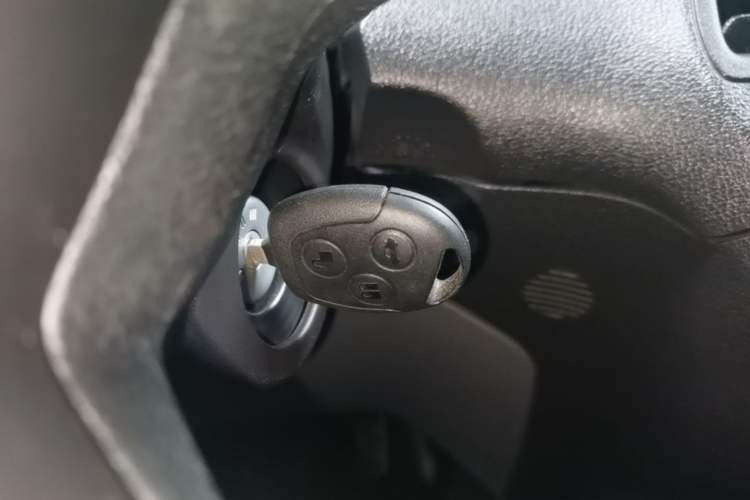 Used Ford Transit 2019 2.0T Diesel Van Short Wheelbase Mid-Roof 3-Seater China VI Standard Interior 1