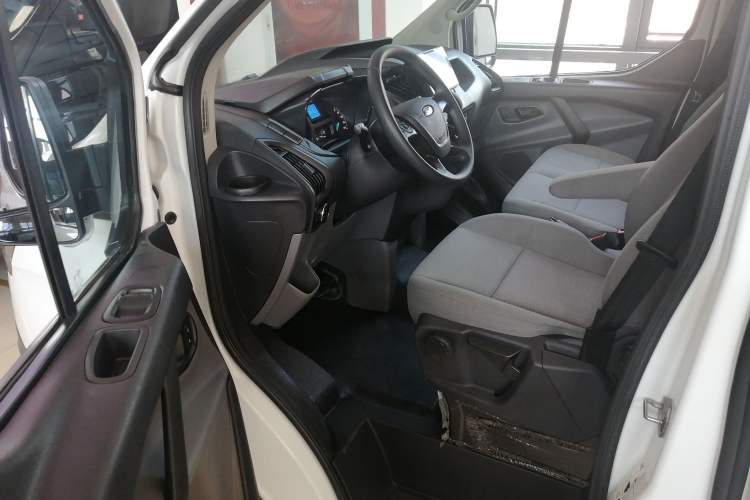 Used Ford Transit 2019 2.0T Gasoline Automatic Multi-Function Commercial Vehicle Mid-Roof 6-Seater China VI Standard Interior 2