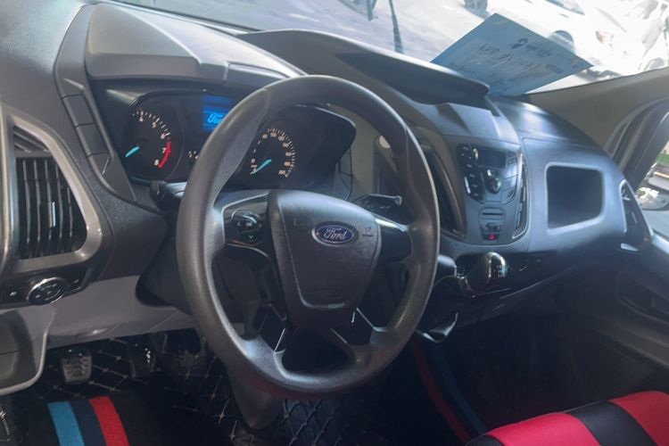 Used Ford Transit 2019 2.0T Gasoline Multi-Function Commercial Vehicle Short Wheelbase Mid-Roof 6-Seater China VI Standard Interior 2