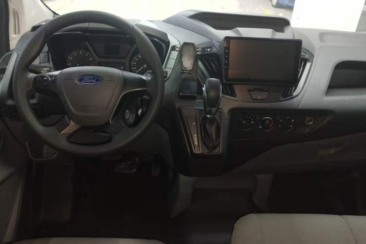 Used Ford Transit 2019 2.0T Gasoline Automatic Multi-Function Commercial Vehicle Short Wheelbase Low Roof 6-Seater China VI Standard Interior 2
