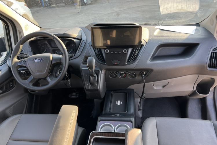 Used Ford Transit 2019 2.0T Gasoline Automatic Business & Travel Version Mid-Drive Mid-Roof 9-Seater China VI Standard Interior 2