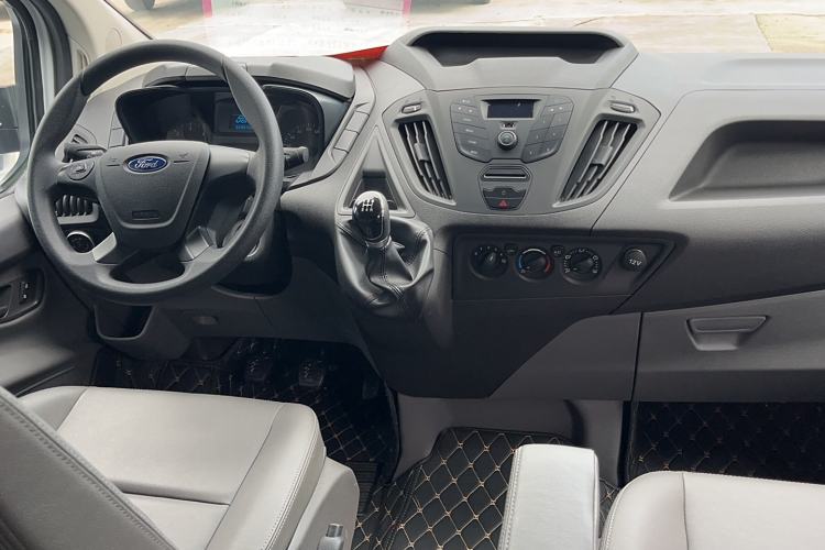 Used Ford Transit 2019 2.0T Diesel Business & Travel Mid-Drive Mid-Roof 7-Seater China VI Standard Interior 3