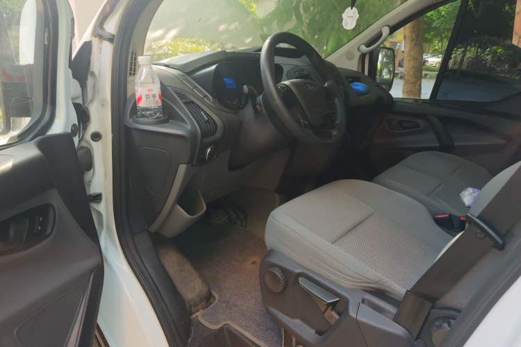 Used Ford Transit 2019 2.0T Gasoline Automatic Multi-Function Commercial Vehicle Mid-Roof 6-Seater China VI Standard Interior 3