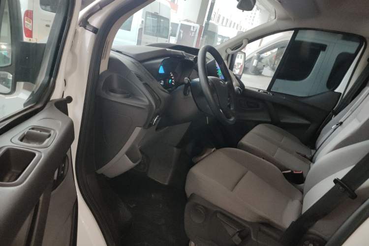 Used Ford Transit 2019 2.0T Diesel Multi-Purpose Commercial Vehicle Mid-Drive Mid-Roof 6-Seater China VI Standard Interior 3