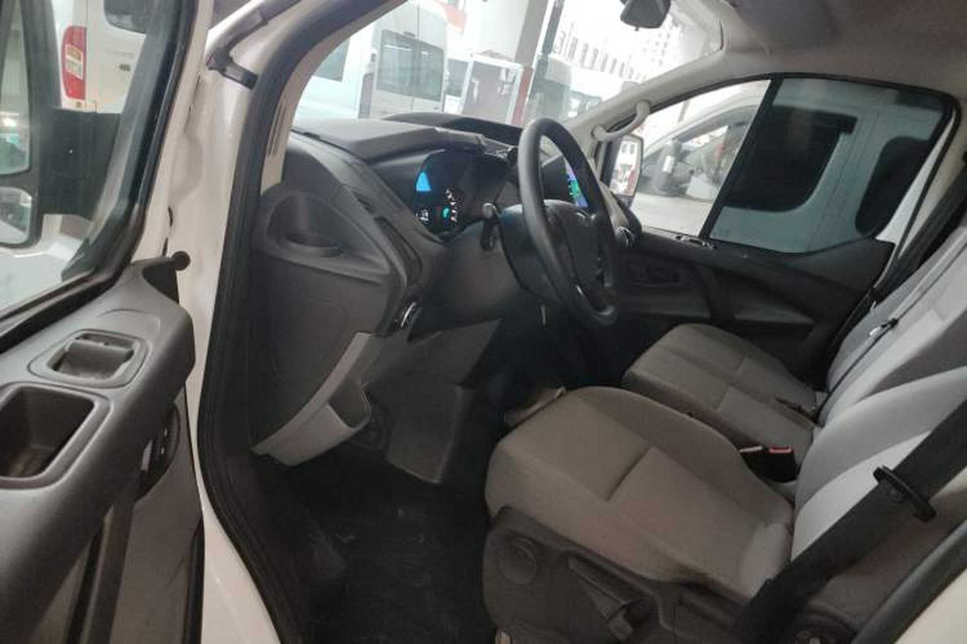 Used Ford Transit 2019 2.0T Diesel Multi-Purpose Commercial Vehicle Mid-Drive Mid-Roof 6-Seater China VI Standard Interior 3