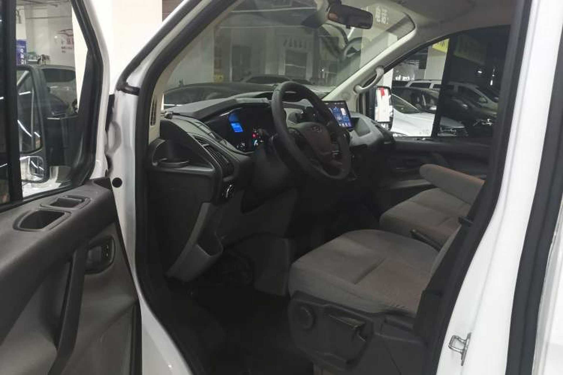 Used Ford Transit 2019 2.0T Gasoline Automatic Multi-Function Commercial Vehicle Short Wheelbase Low Roof 6-Seater China VI Standard Interior 3
