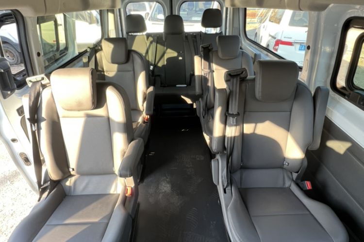 Used Ford Transit 2019 2.0T Gasoline Automatic Business & Travel Version Mid-Drive Mid-Roof 9-Seater China VI Standard Interior 3