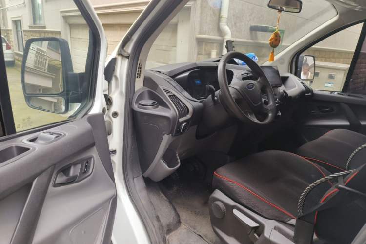 Used Ford Transit 2019 2.0T Diesel Multi-Purpose Commercial Vehicle Mid-Drive Mid-Roof 6-Seater China VI Standard Interior 3