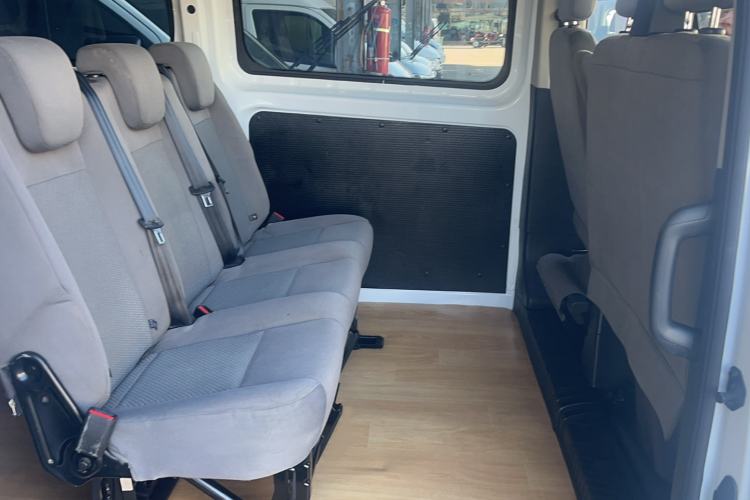 Used Ford Transit 2019 2.0T Gasoline Multi-Function Commercial Vehicle Short Wheelbase Mid-Roof 6-Seater China VI Standard Interior 3