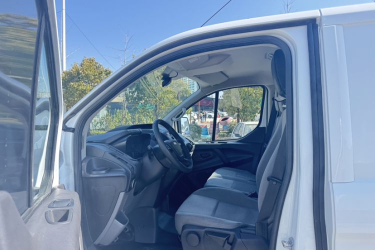 Used Ford Transit 2019 2.0T Diesel Van Short Wheelbase Low Roof 3-Seater China VI Standard Interior 4