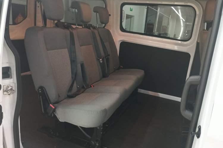 Used Ford Transit 2019 2.0T Gasoline Automatic Multi-Function Commercial Vehicle Short Wheelbase Low Roof 6-Seater China VI Standard Interior 4