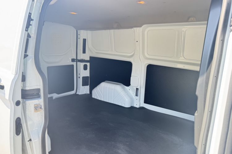 Used Ford Transit 2019 2.0T Diesel Van Short Wheelbase Low Roof 3-Seater China VI Standard Interior 5