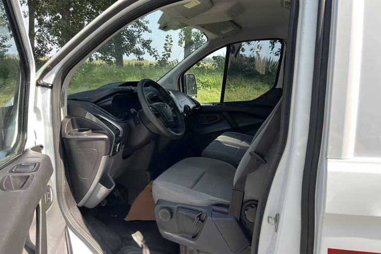 Used Ford Transit 2019 2.0T Diesel Van Mid-Chassis Mid-Roof 3-Seater China VI Standard Interior 5