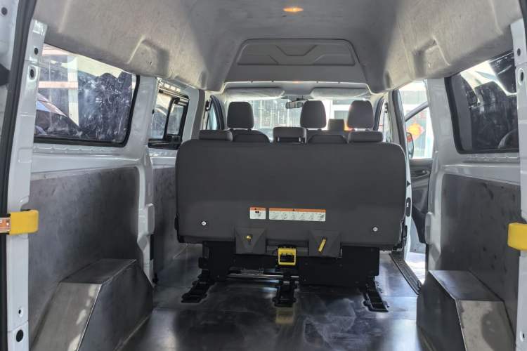 Used Ford Transit 2019 2.0T Diesel Multi-Purpose Commercial Vehicle Mid-Drive Mid-Roof 6-Seater China VI Standard Interior 5