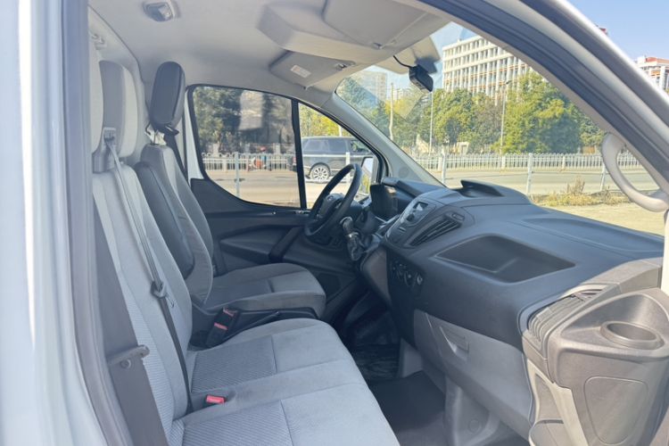 Used Ford Transit 2019 2.0T Diesel Van Short Wheelbase Low Roof 3-Seater China VI Standard Interior 7
