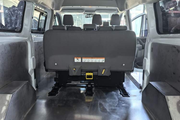 Used Ford Transit 2019 2.0T Diesel Multi-Purpose Commercial Vehicle Mid-Drive Mid-Roof 6-Seater China VI Standard Interior 7