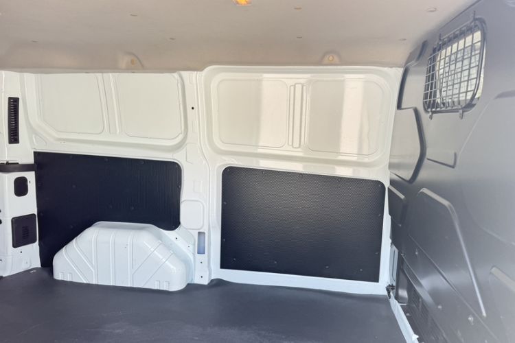 Used Ford Transit 2019 2.0T Diesel Van Short Wheelbase Low Roof 3-Seater China VI Standard Interior 8