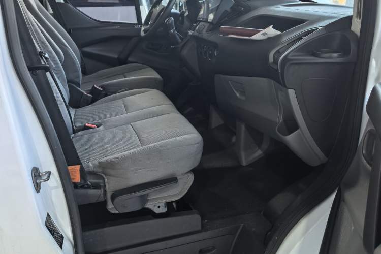 Used Ford Transit 2019 2.0T Diesel Multi-Purpose Commercial Vehicle Mid-Drive Mid-Roof 6-Seater China VI Standard Interior 8