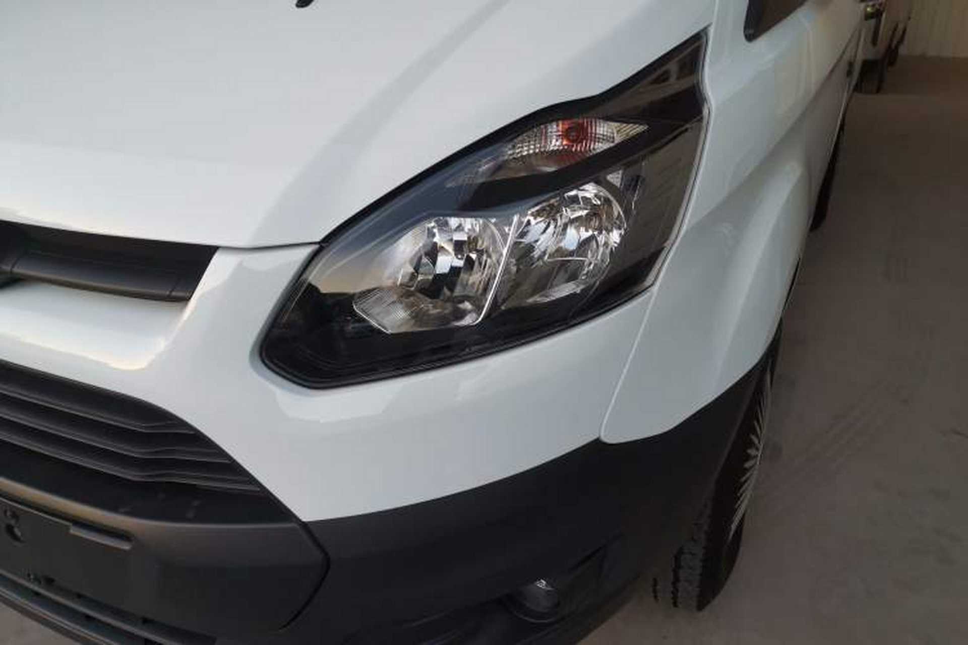 Used Ford Transit 2019 2.0T Diesel Multi-Purpose Commercial Vehicle Short Wheelbase Low Roof 6-Seater China VI Standard Left Front Headlight